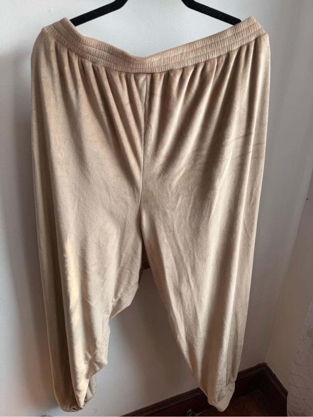 SKIMS Velour High-Waisted Joggers in Honey or Camel